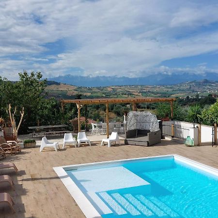Bed And Breakfast La Pecora Rosa Sant'Omero Bagian luar foto