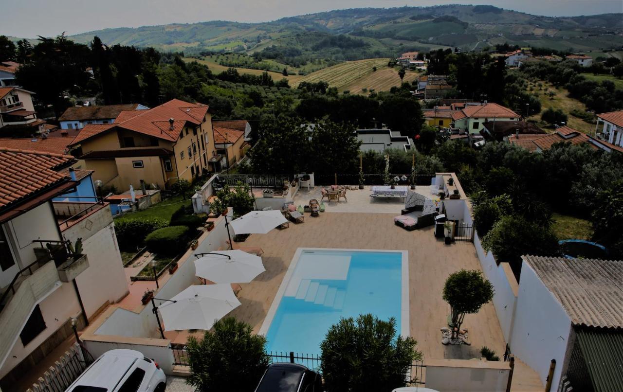 Bed And Breakfast La Pecora Rosa Sant'Omero Bagian luar foto