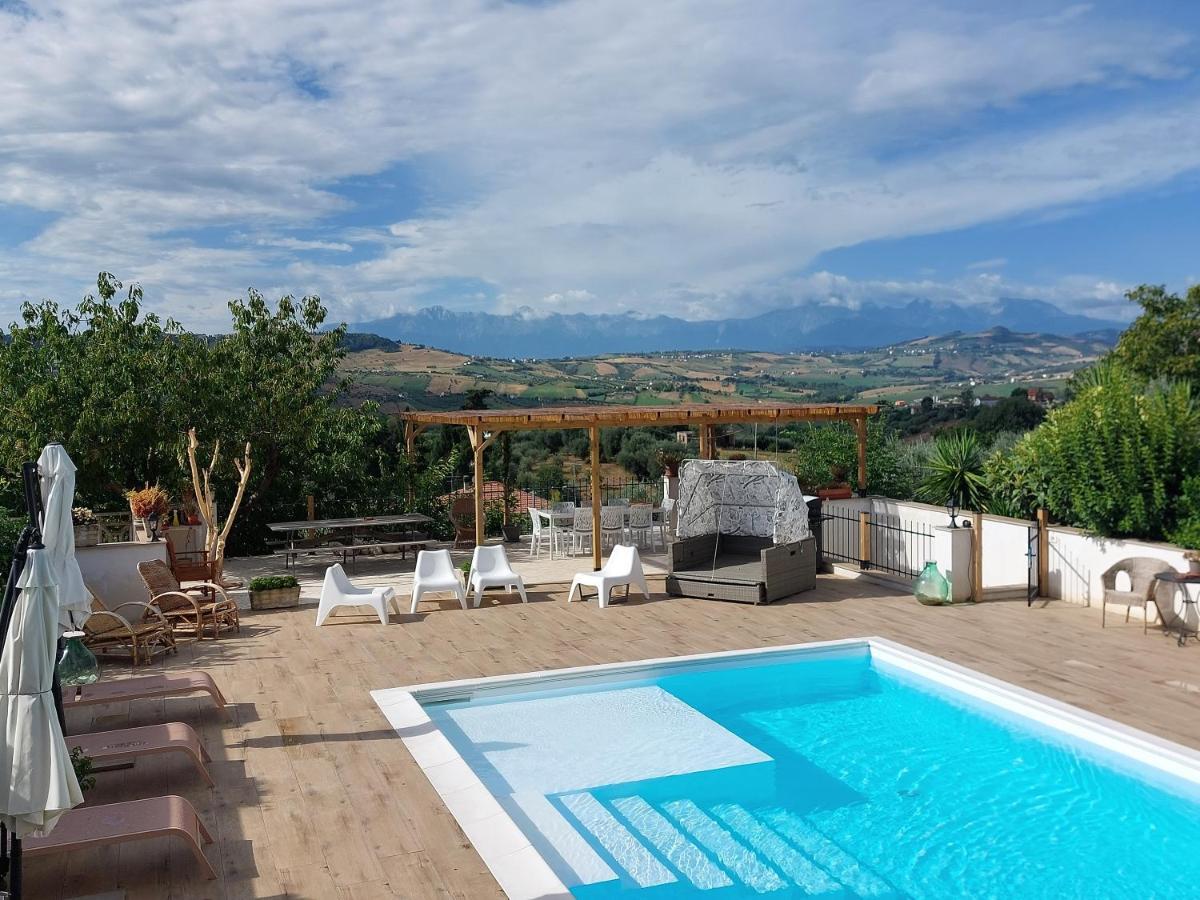 Bed And Breakfast La Pecora Rosa Sant'Omero Bagian luar foto